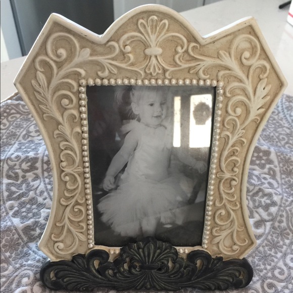 Ceramic Ivory Vintage style 5x7 photo frame NWT - Picture 1 of 4